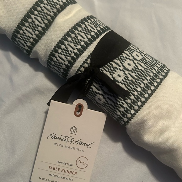 Hearth & Home 100% Cotton Magnolia Blue And White Table Runner 14" × 72" - Picture 6 of 7